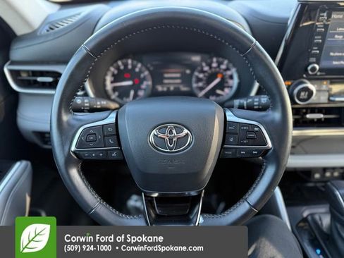 Used 2021 Toyota Highlander XLE image 23