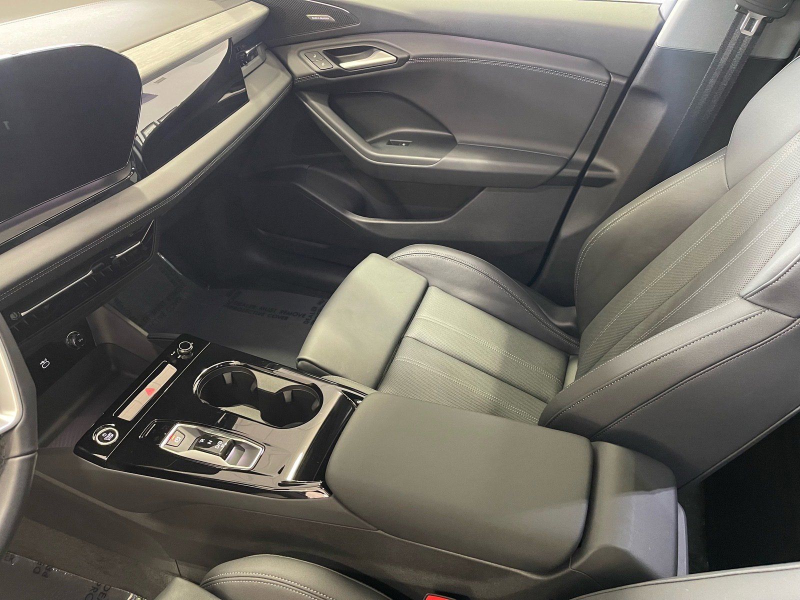 Used 2025 Audi Q6 e-tron Premium Plus w/ Premium Plus AWD/4WD image 28