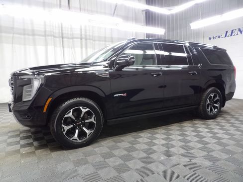 Used 2025 GMC Yukon XL AT4 AWD/4WD image 6