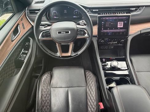 Used 2021 Jeep Grand Cherokee L Summit w/ Luxury Tech Group V AWD/4WD image 19