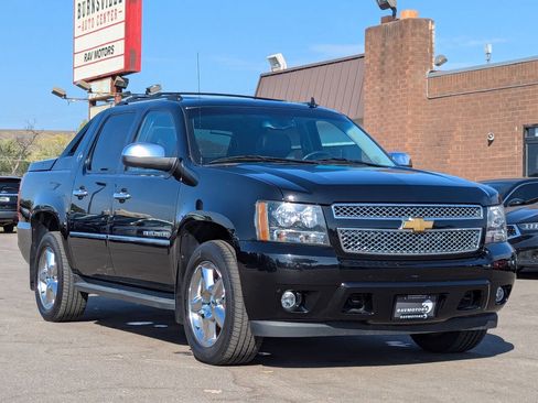 Used 2013 Chevrolet Avalanche LTZ image 6