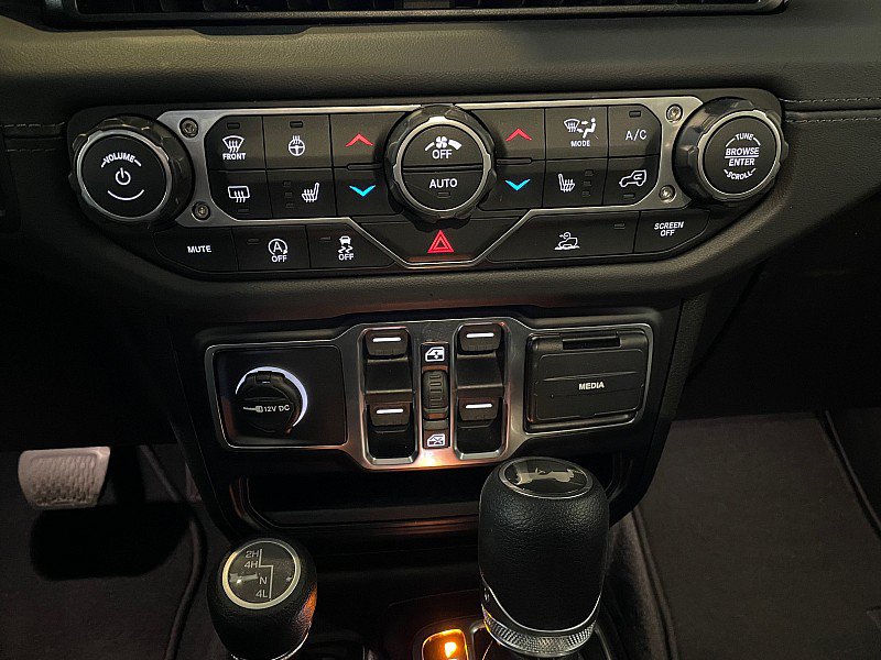 Used 2026 Jeep Wrangler Unlimited Sahara AWD/4WD image 14