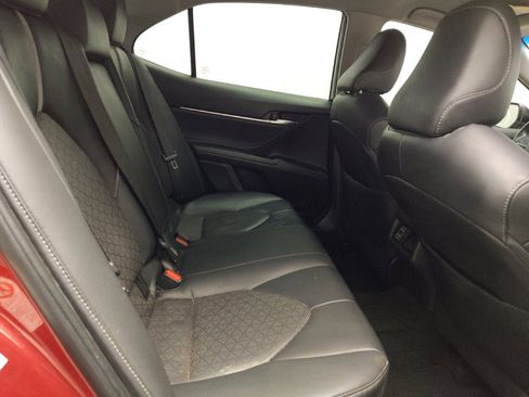 Used 2018 Toyota Camry XSE image 19
