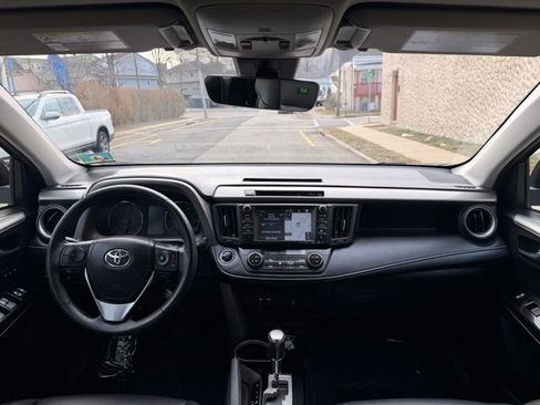 Used 2018 Toyota RAV4 Limited image 32