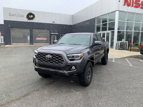 Used 2023 Toyota Tacoma TRD Off-Road w/ TRD Premium Off Road Package image 2