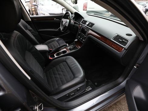 Used 2013 Volkswagen Passat TDI SEL Premium image 10