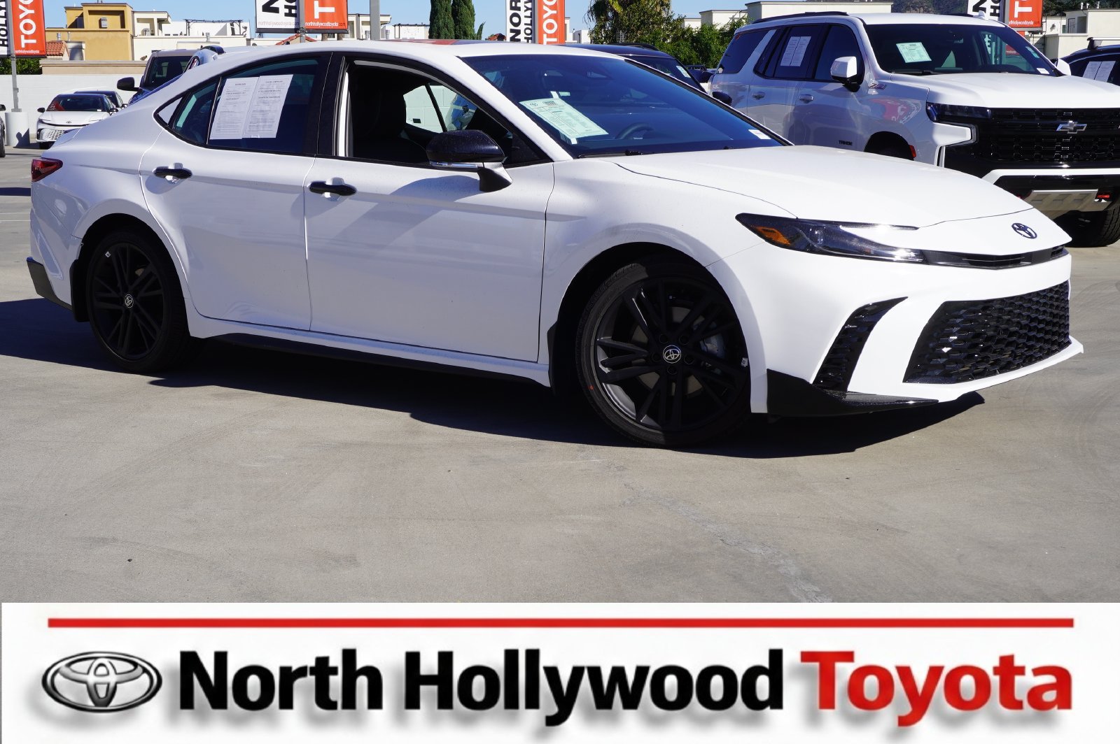 Used 2026 Toyota Camry Hybrid w/ Convenience Package FWD image 1