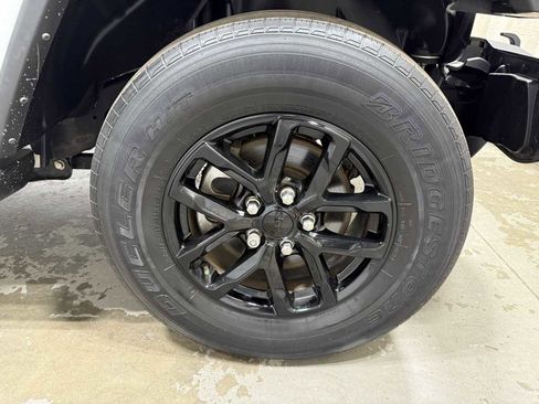 Used 2022 Jeep Gladiator Sport image 6