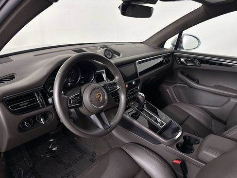 Certified 2024 Porsche Macan AWD/4WD image 4