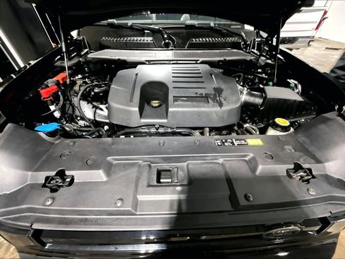 Used 2022 Land Rover Defender 110 SE image 30