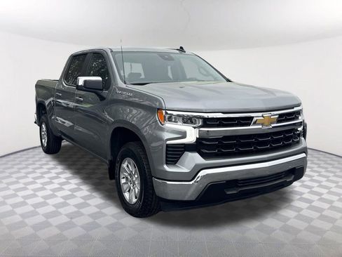 Used 2025 Chevrolet Silverado 1500 LT image 3
