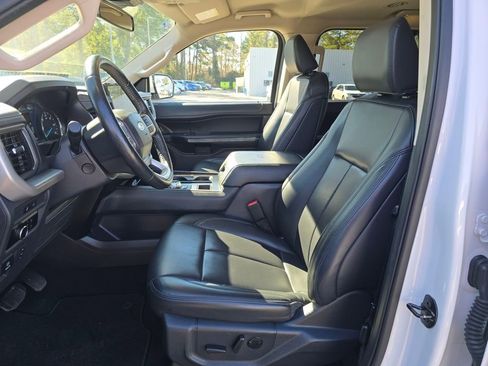Used 2024 Ford Expedition Max XLT image 9