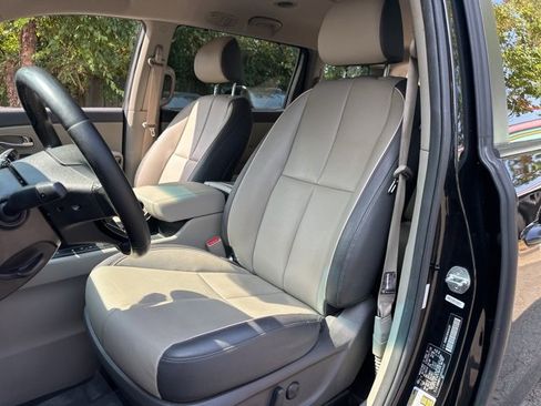 Used 2017 Kia Sedona LX w/ LX Essentials Premium Package image 9