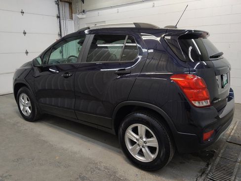 Used 2022 Chevrolet Trax LT w/ LT Convenience Package AWD/4WD image 3