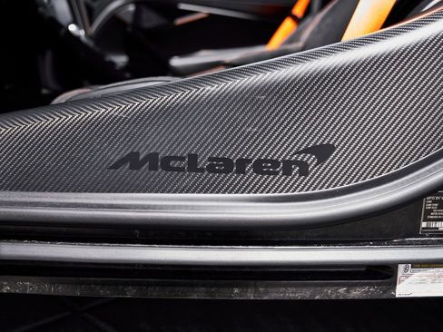 Used 2025 McLaren 750S Spider RWD image 37