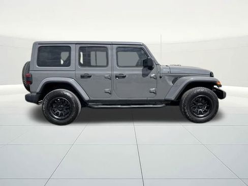 Used 2020 Jeep Wrangler Unlimited Sahara image 2