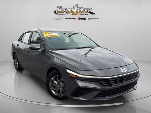 Used 2024 Hyundai Elantra Blue image 1
