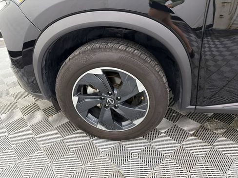 Used 2025 Nissan Rogue SV AWD/4WD image 12