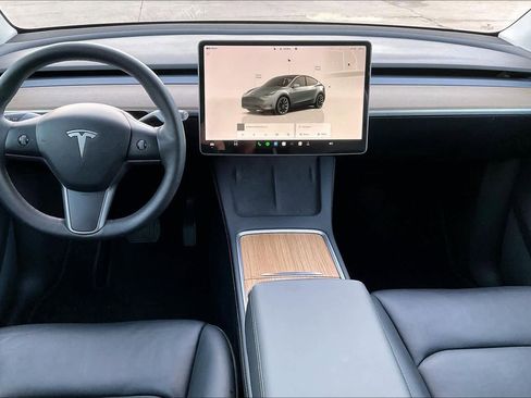 Used 2022 Tesla Model Y Long Range image 15