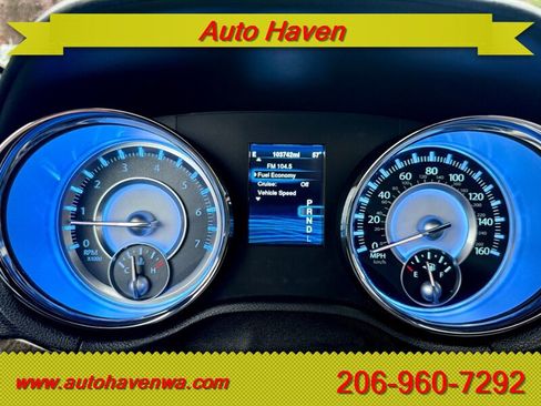 Used 2014 Chrysler 300 C RWD image 13