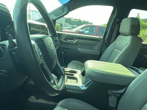 Used 2023 Chevrolet Silverado 1500 LTZ AWD/4WD image 4