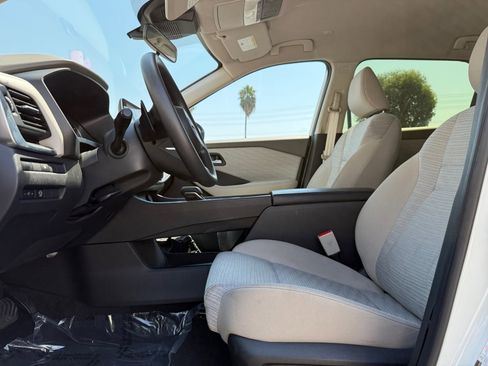 Used 2023 Nissan Rogue SV image 16