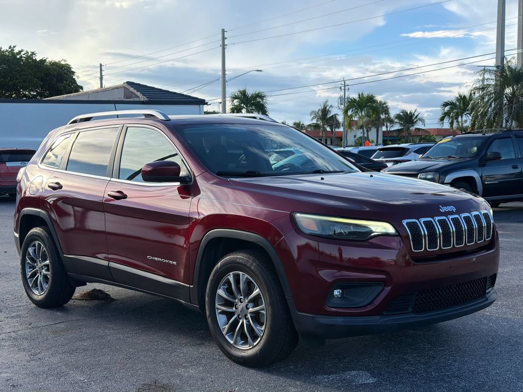 Used 2019 Jeep Cherokee Latitude Plus w/ Cold Weather Group AWD/4WD image 7