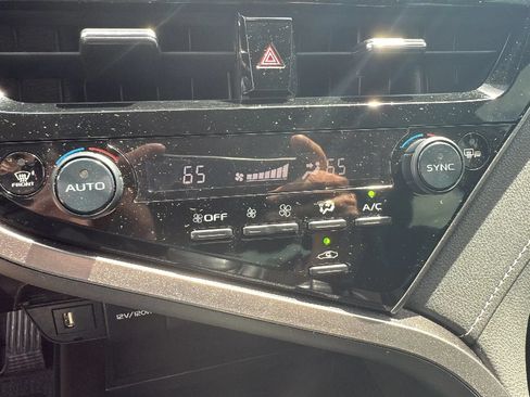 Used 2022 Toyota Camry SE w/ Convenience Package FWD image 17