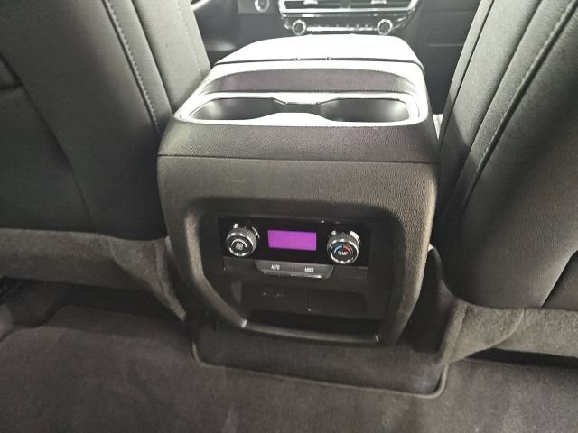 Used 2025 Chevrolet Traverse LT AWD/4WD image 19