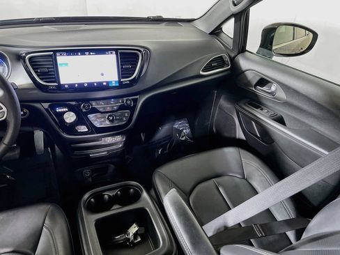 Used 2025 Chrysler Pacifica Select FWD image 20