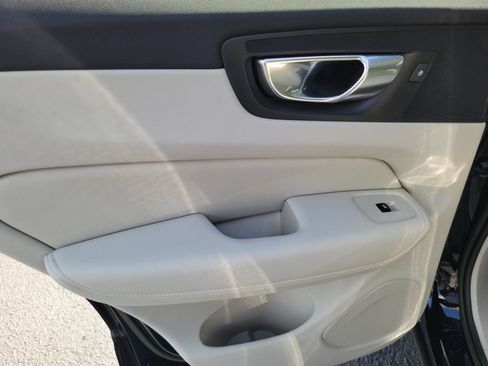 Used 2023 Volvo XC60 B5 Core w/ Climate Package FWD image 13