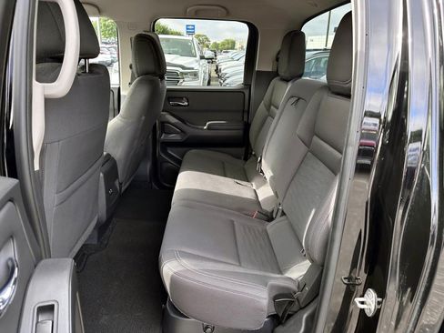 Used 2022 Nissan Frontier SV AWD/4WD image 12