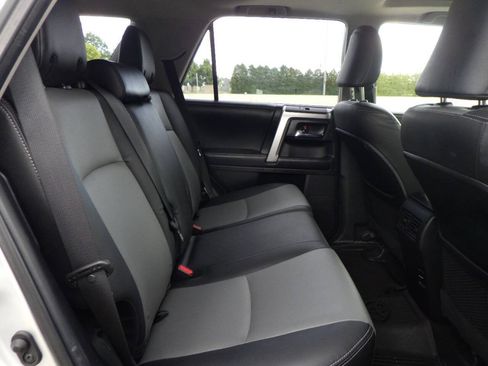 Used 2018 Toyota 4Runner SR5 Premium AWD/4WD image 19
