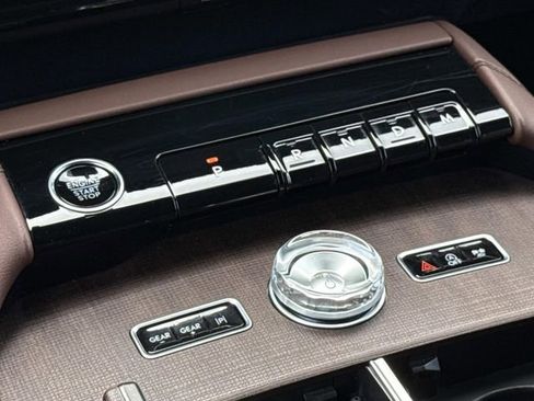 Used 2025 Lincoln Navigator L Reserve AWD/4WD image 23