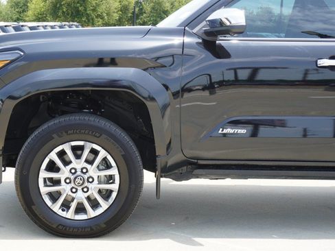 Used 2024 Toyota Tacoma Limited w/ Limited Package (LT) AWD/4WD image 10