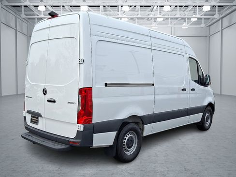 Used 2025 Mercedes-Benz Sprinter 2500 image 7