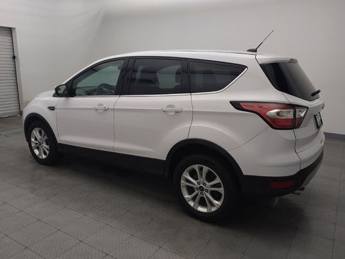 Used 2017 Ford Escape SE image 3