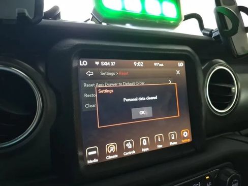 Used 2023 Jeep Gladiator Rubicon w/ Cold Weather Group AWD/4WD image 13