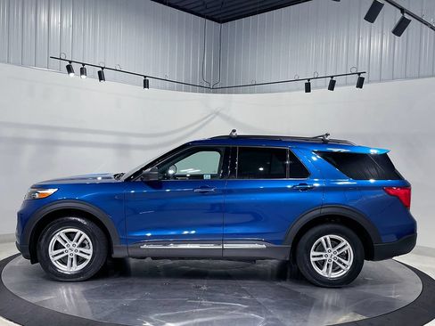 Used 2022 Ford Explorer XLT w/ Equipment Group 202A AWD/4WD image 16