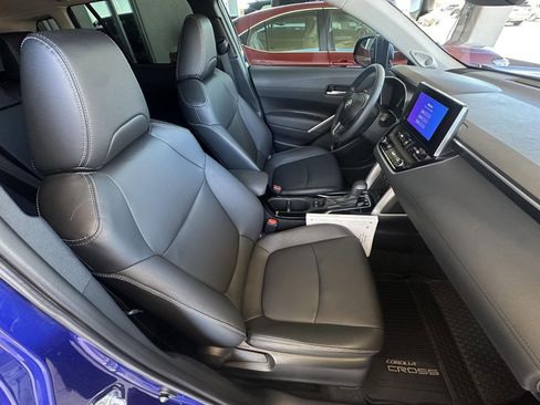 Used 2024 Toyota Corolla Cross XLE w/ Convenience Package image 27