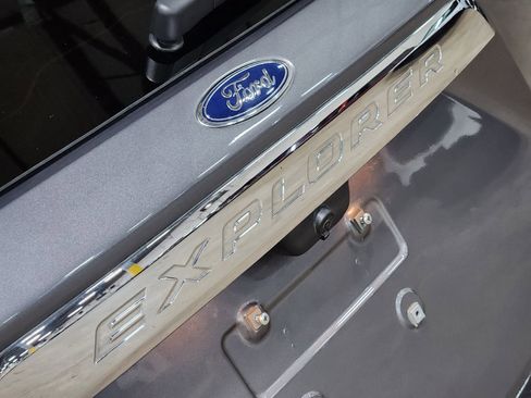 Used 2021 Ford Explorer Limited w/ Equipment Group 301A RWD image 25