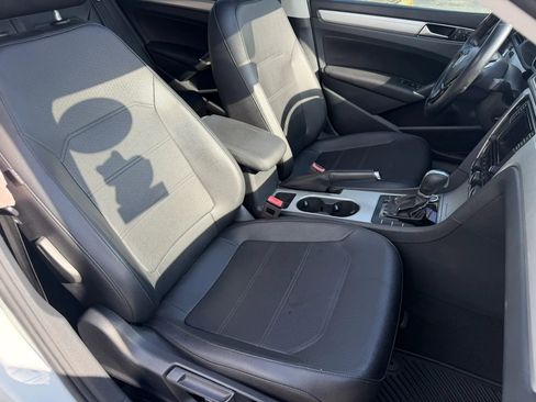 Used 2019 Volkswagen Passat 2.0T Wolfsburg w/ Wheels & Sunroof Package FWD image 9