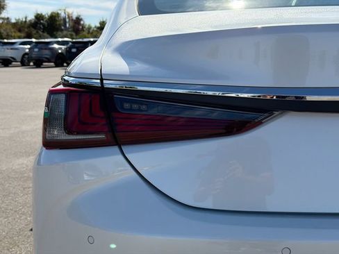 New 2025 Lexus ES 350 w/ Premium Package image 10