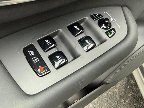 Used 2025 Volvo XC90 B5 Plus image 16