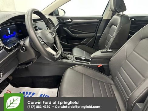 Used 2024 Volkswagen Jetta SE w/ Panoramic Sunroof Package image 16