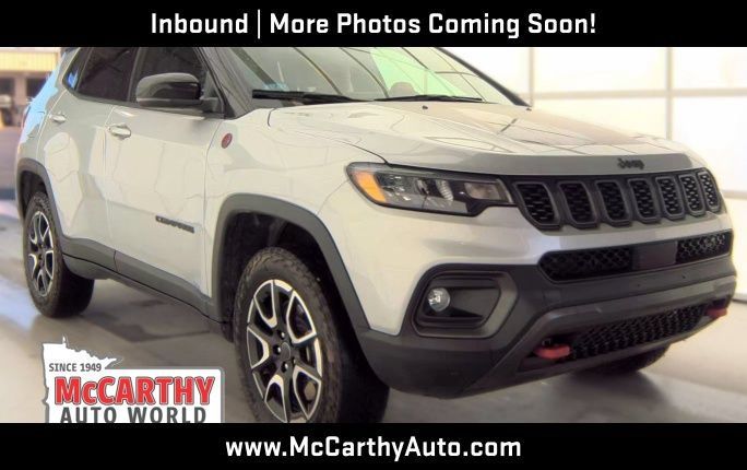 Used 2025 Jeep Compass Trailhawk AWD/4WD image 1