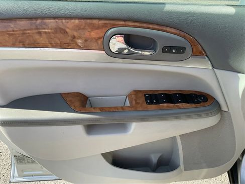 Used 2011 Buick Enclave CXL image 19