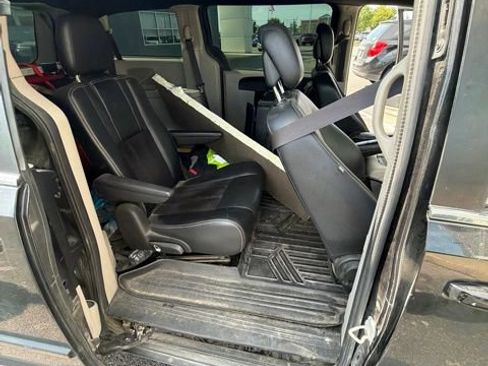 Used 2017 Dodge Grand Caravan SXT FWD image 18
