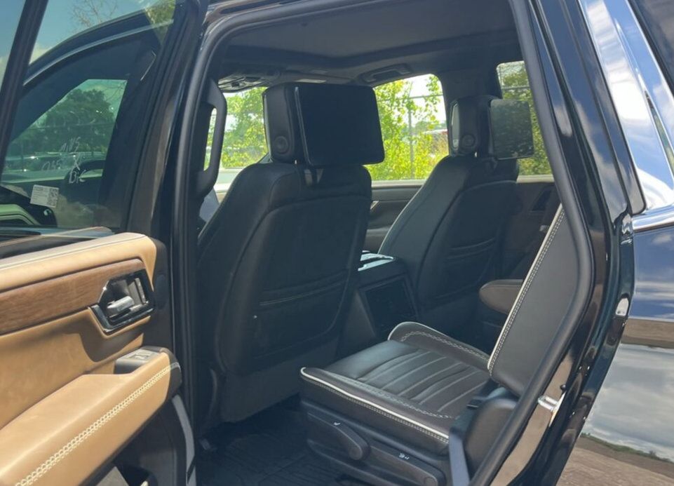 Used 2026 GMC Yukon Denali Ultimate w/ LPO, Floor Liner Package AWD/4WD image 10