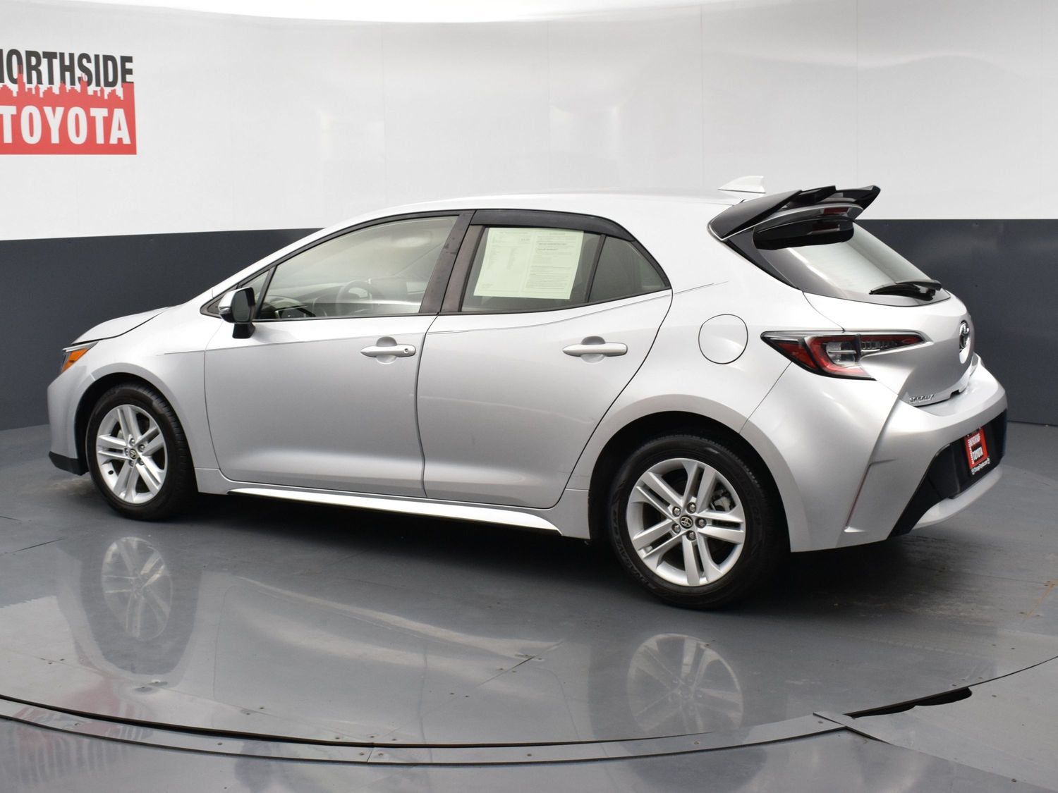 Used 2022 Toyota Corolla SE FWD image 2